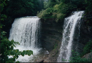 http://lakeview.manitoulin-island.com/images/bridalveil_falls.jpg